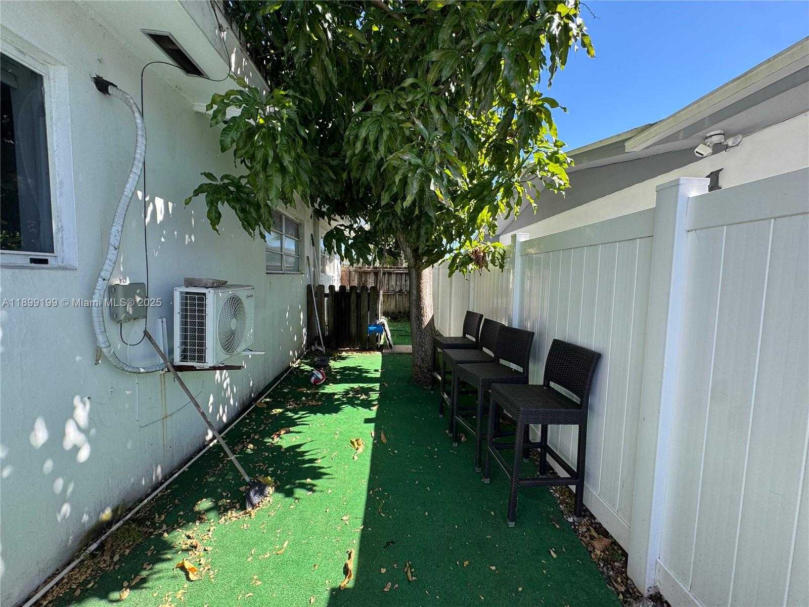 Small Image of 19410 NORTH EAST 19TH AVE, Miami Number 13