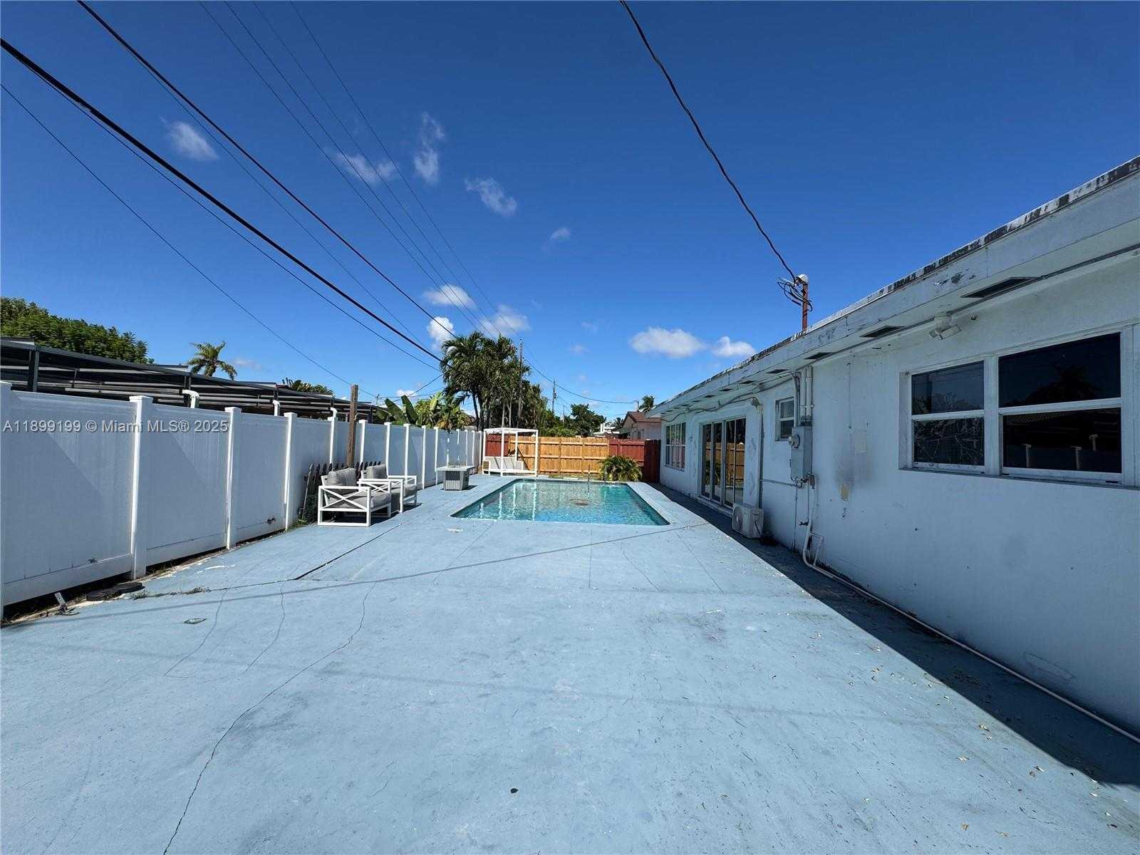 Small Image of 19410 NORTH EAST 19TH AVE, Miami Number 14