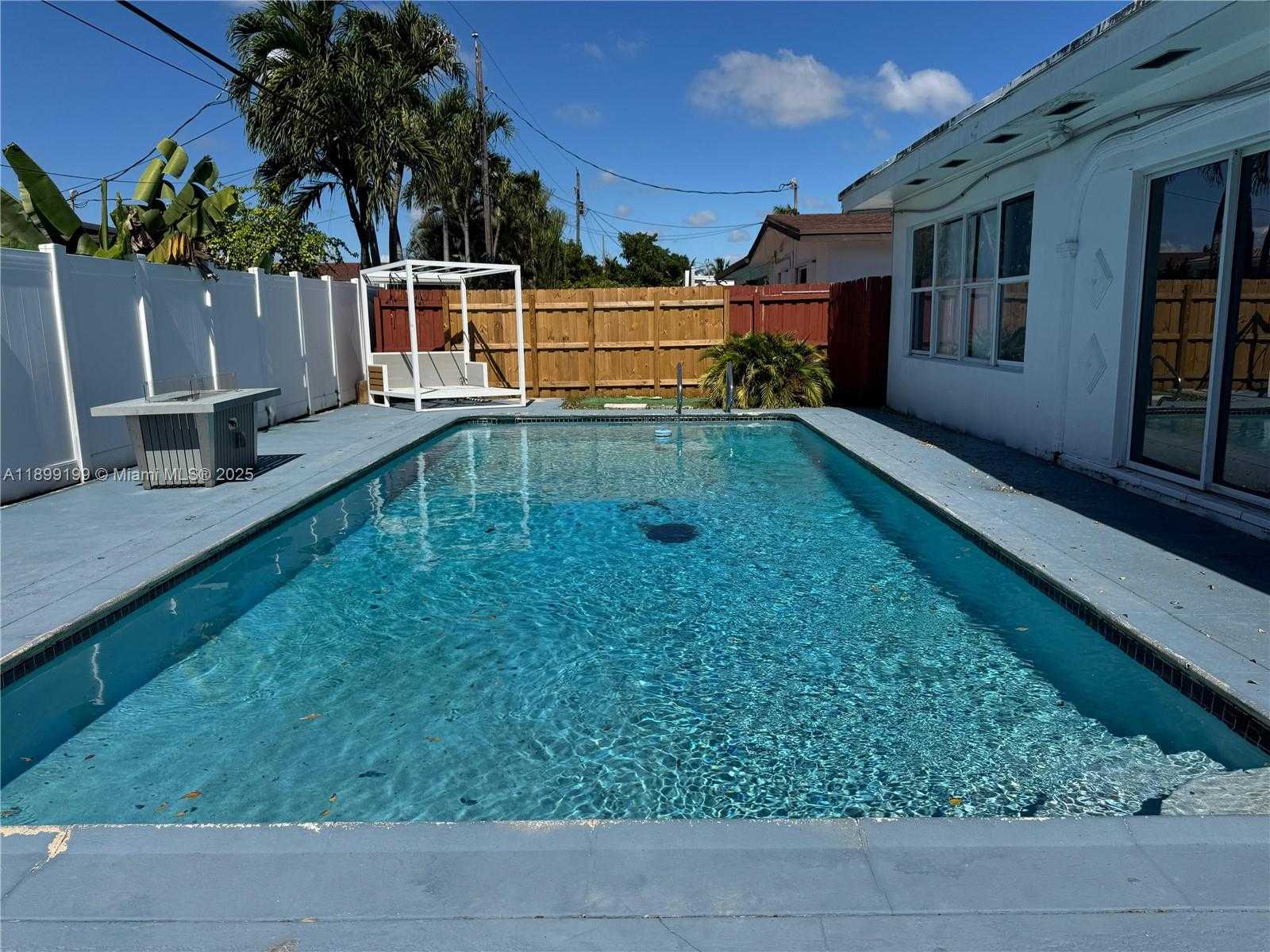 Small Image of 19410 NORTH EAST 19TH AVE, Miami Number 15