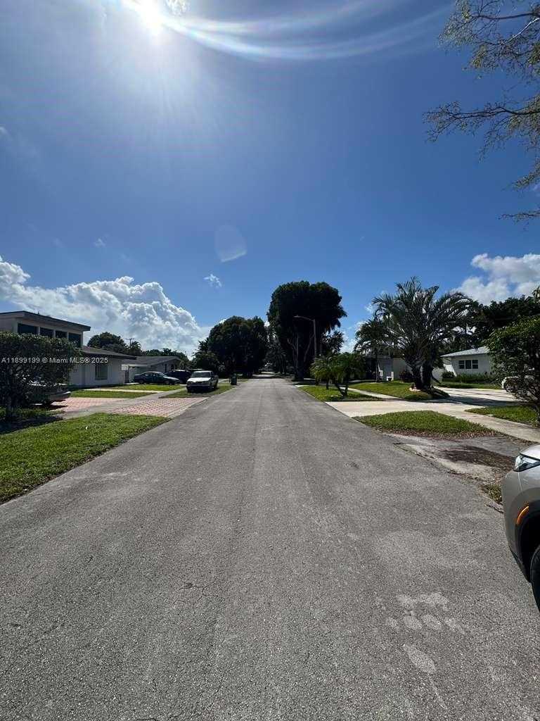 Small Image of 19410 NORTH EAST 19TH AVE, Miami Number 16