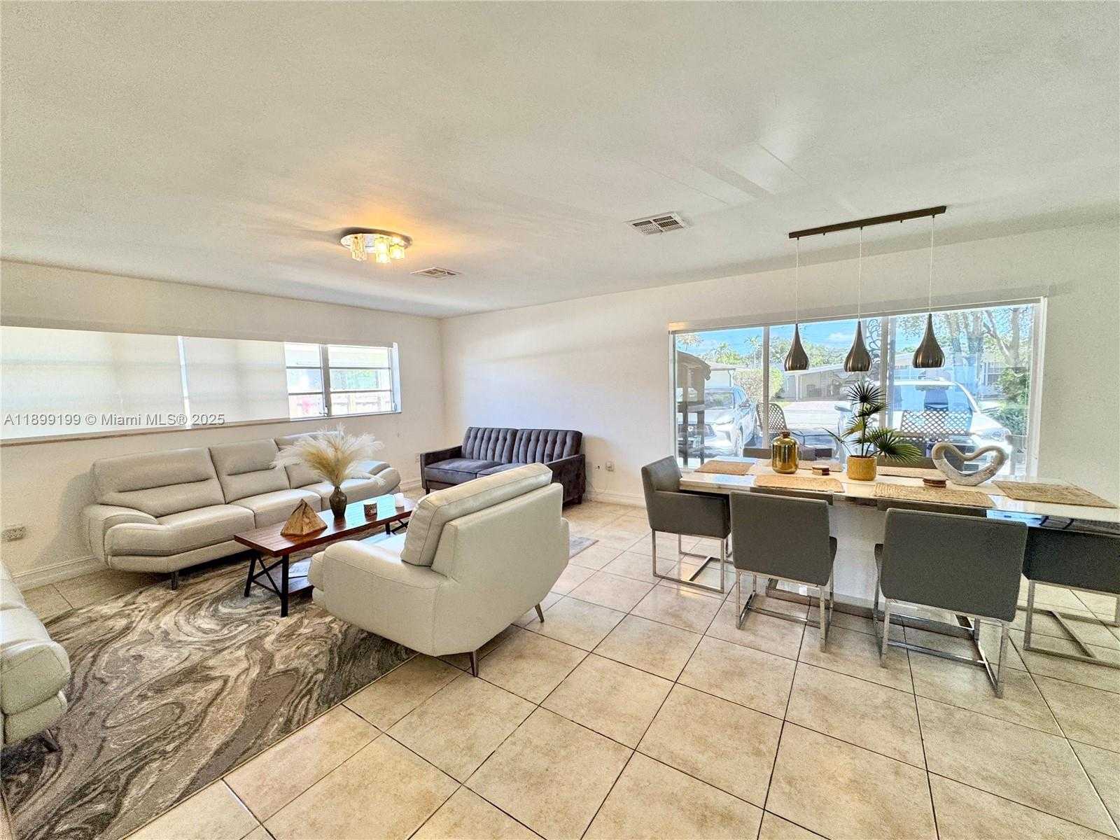 Small Image of 19410 NORTH EAST 19TH AVE, Miami Number 4