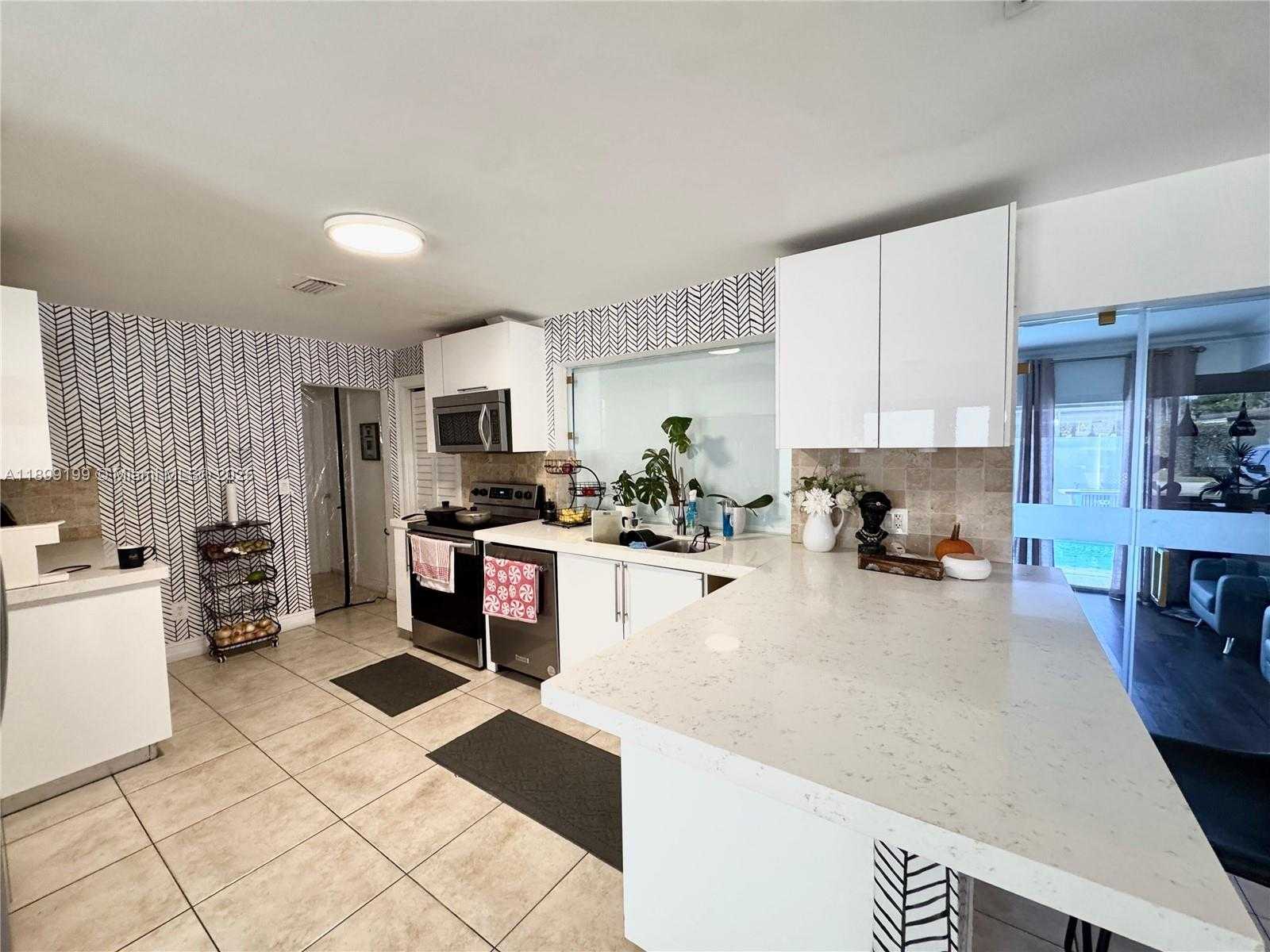 Small Image of 19410 NORTH EAST 19TH AVE, Miami Number 5