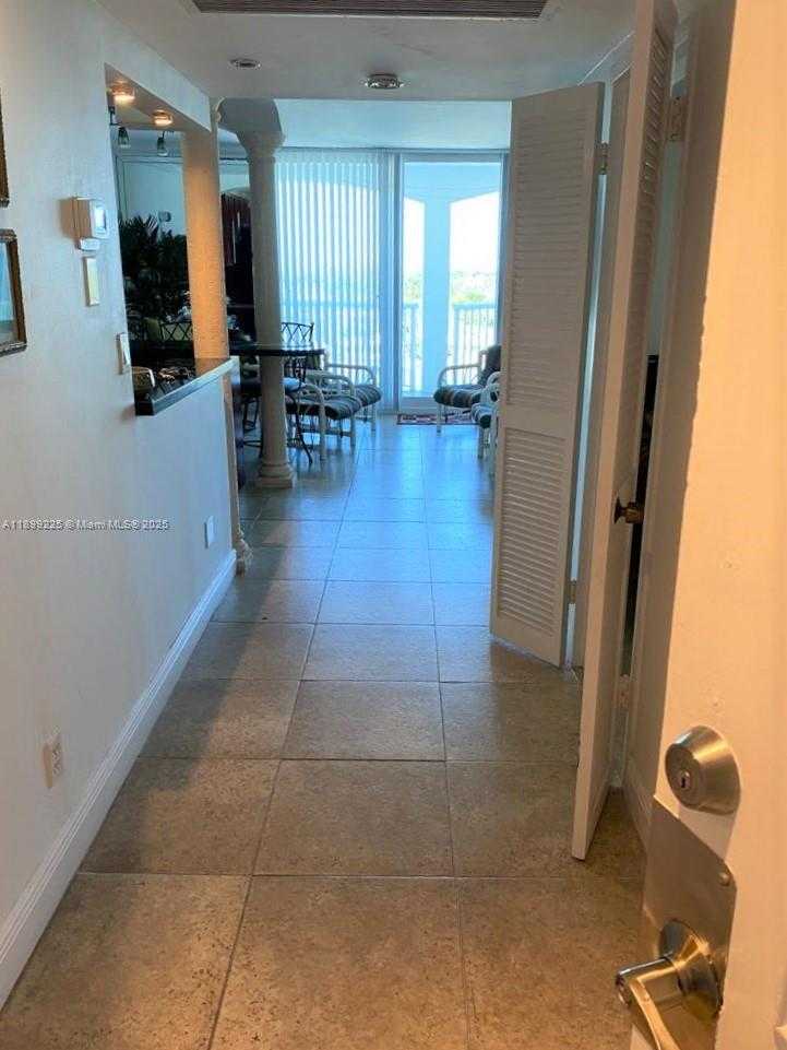 Small Image of 5401 COLLINS AVE #729, Miami Beach Number 17