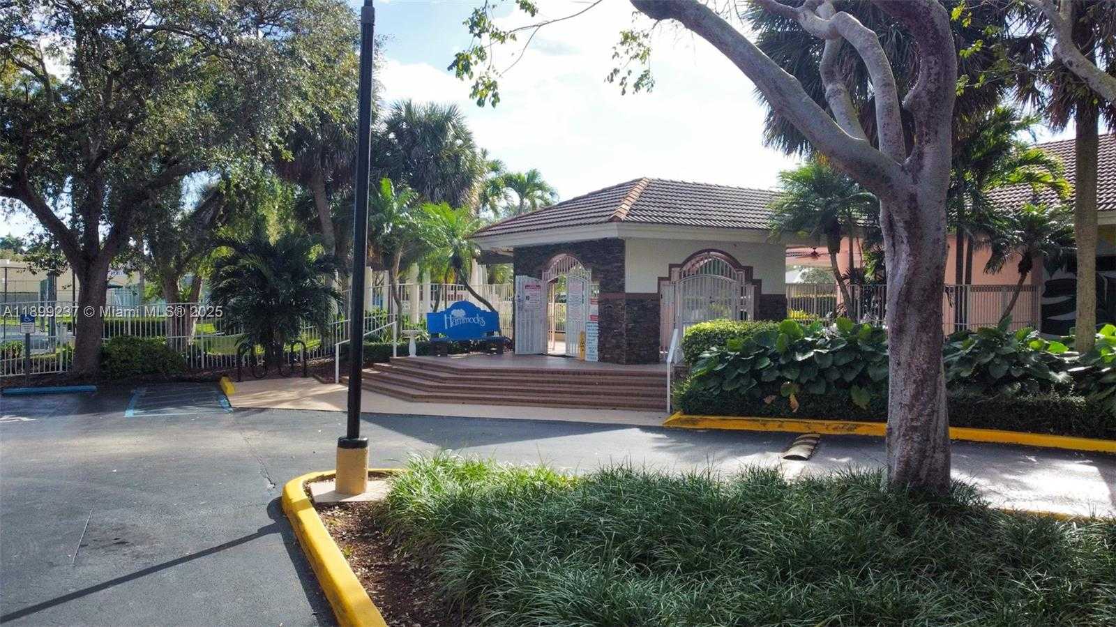 Small Image of 14913 SOUTH WEST 104TH ST #16-22, Miami Number 31