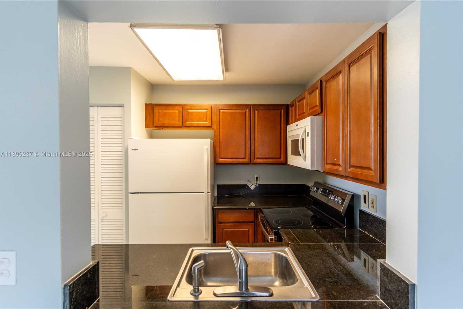 Small Image of 14913 SOUTH WEST 104TH ST #16-22, Miami Number 5