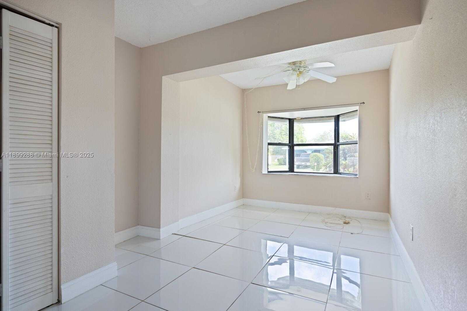 Small Image of Miami Number 16