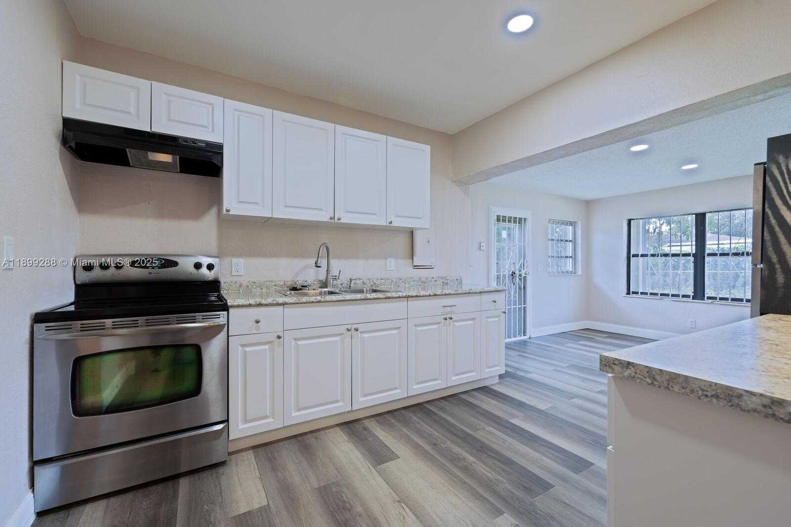 Small Image of Miami Number 6