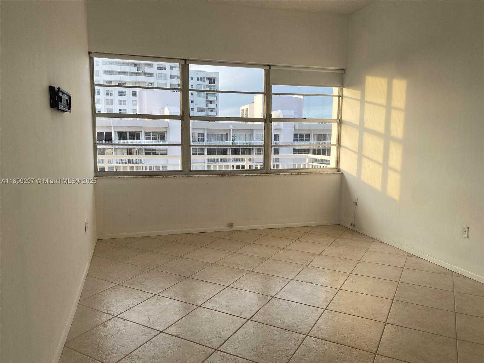 Small Image of 18031 BISCAYNE BLVD #PH02, Aventura Number 11