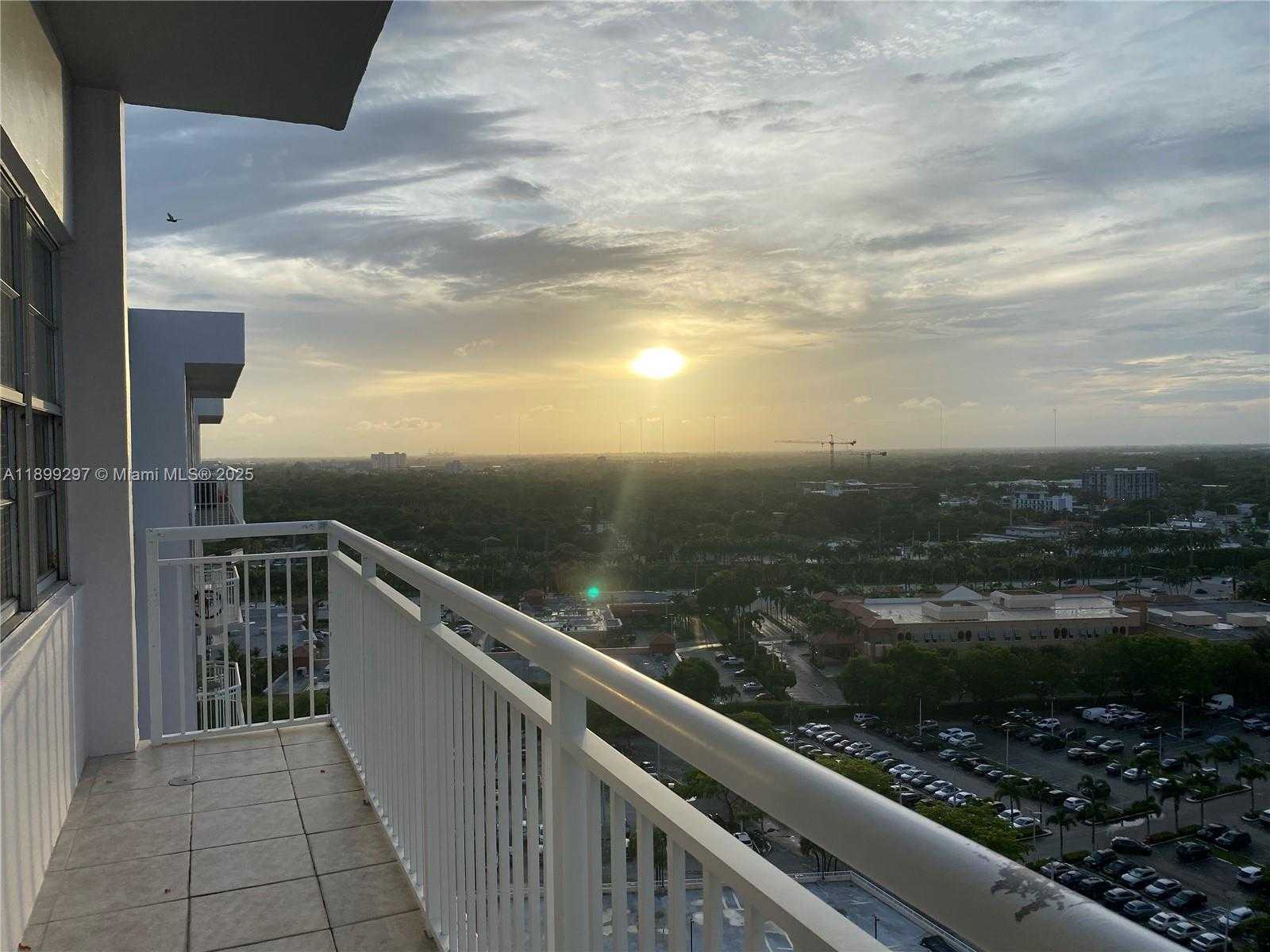 Small Image of 18031 BISCAYNE BLVD #PH02, Aventura Number 19