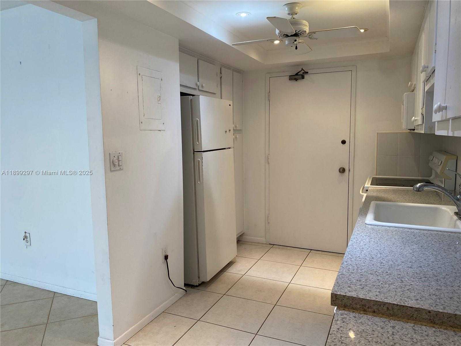 Small Image of 18031 BISCAYNE BLVD #PH02, Aventura Number 5