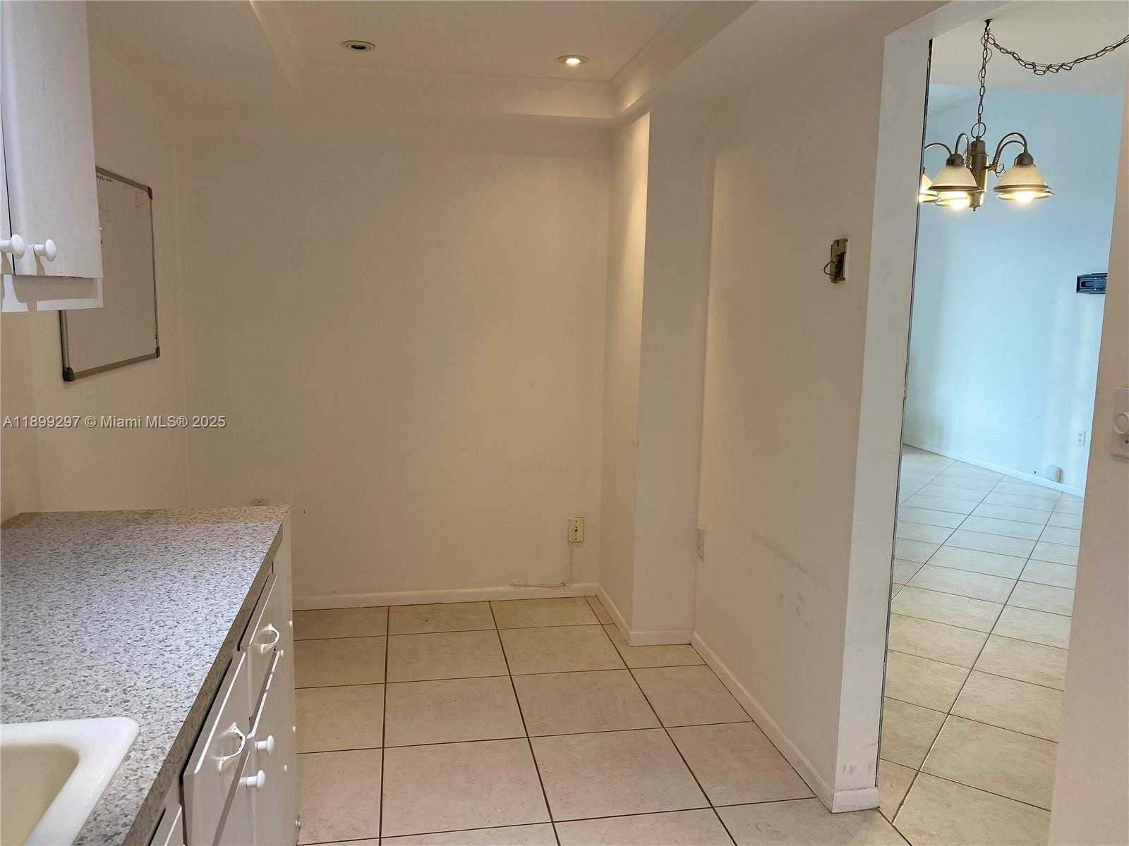 Small Image of 18031 BISCAYNE BLVD #PH02, Aventura Number 7