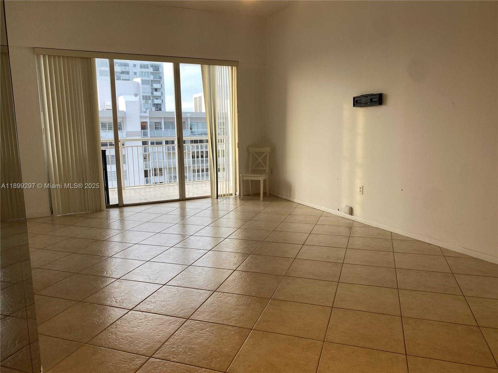 Small Image of 18031 BISCAYNE BLVD #PH02, Aventura Number 8