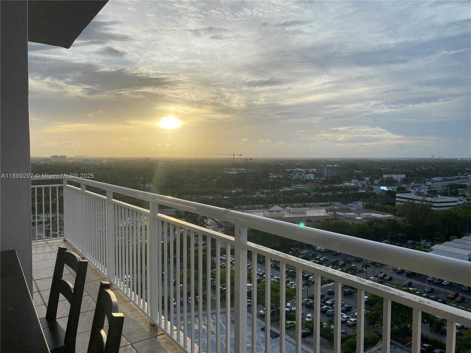 Small Image of 18031 BISCAYNE BLVD #PH02, Aventura Number 9