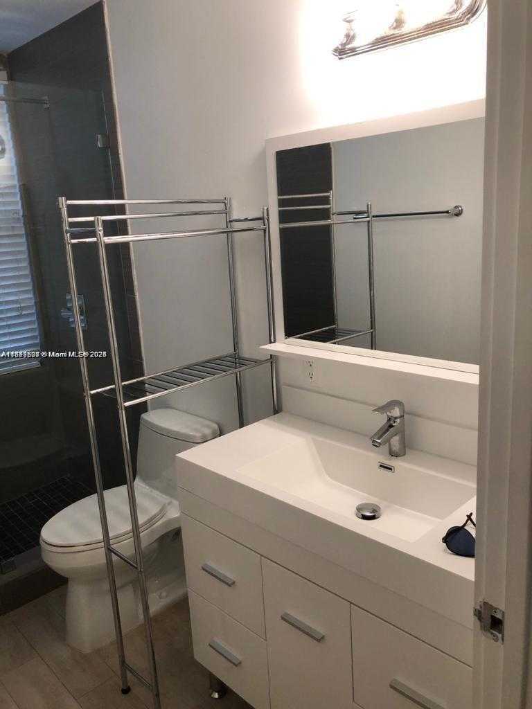 Small Image of 1611 MERIDIAN AVE #307, Miami Beach Number 4
