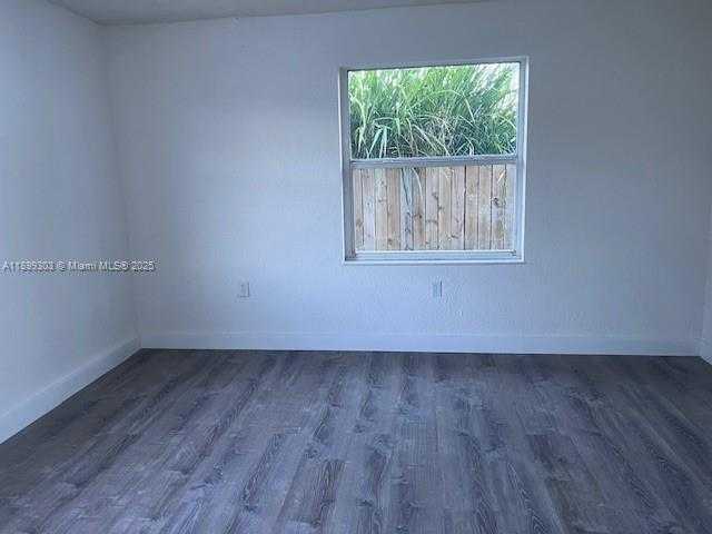 Small Image of 21221 SOUTH WEST 120 AVE, Miami Number 7