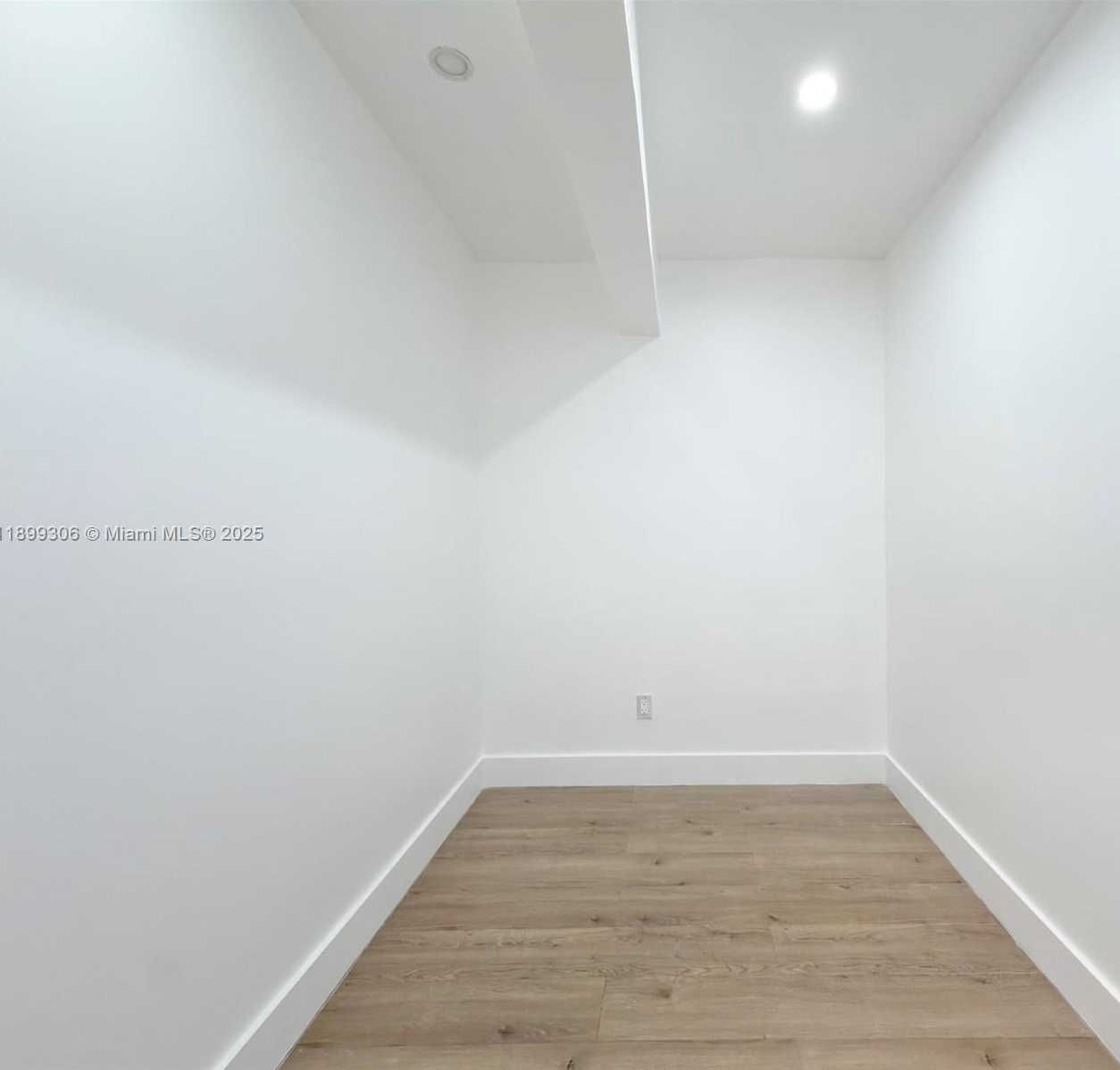 Small Image of 544 MICHIGAN AVE #7, Miami Beach Number 10