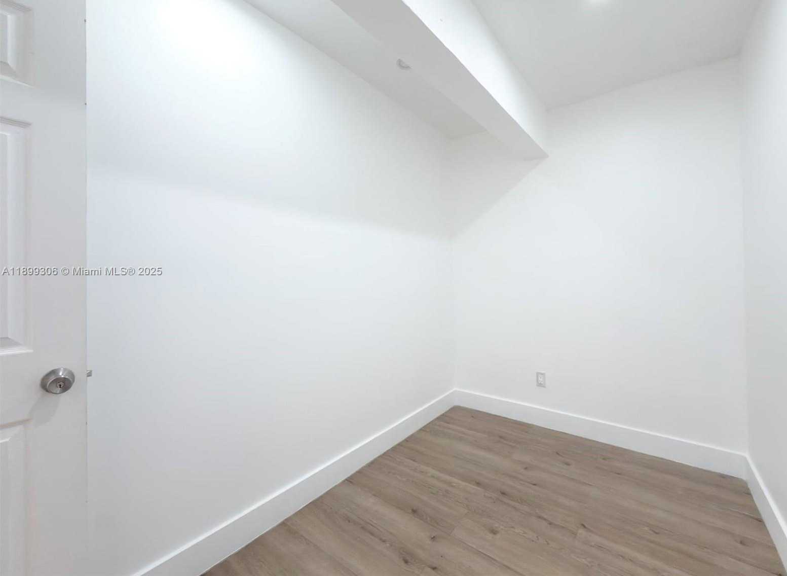 Small Image of 544 MICHIGAN AVE #7, Miami Beach Number 12