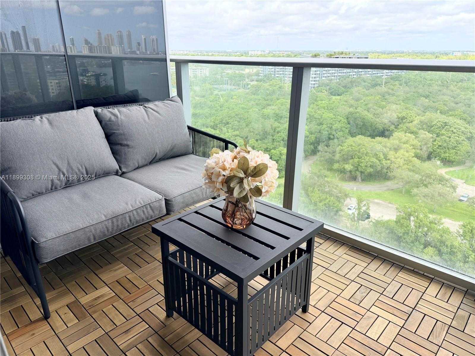 Imagen de Pequeño Objeto