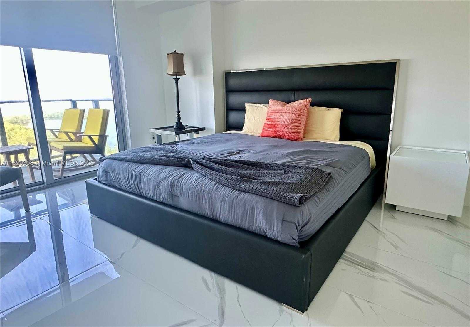 Imagen de Pequeño Objeto