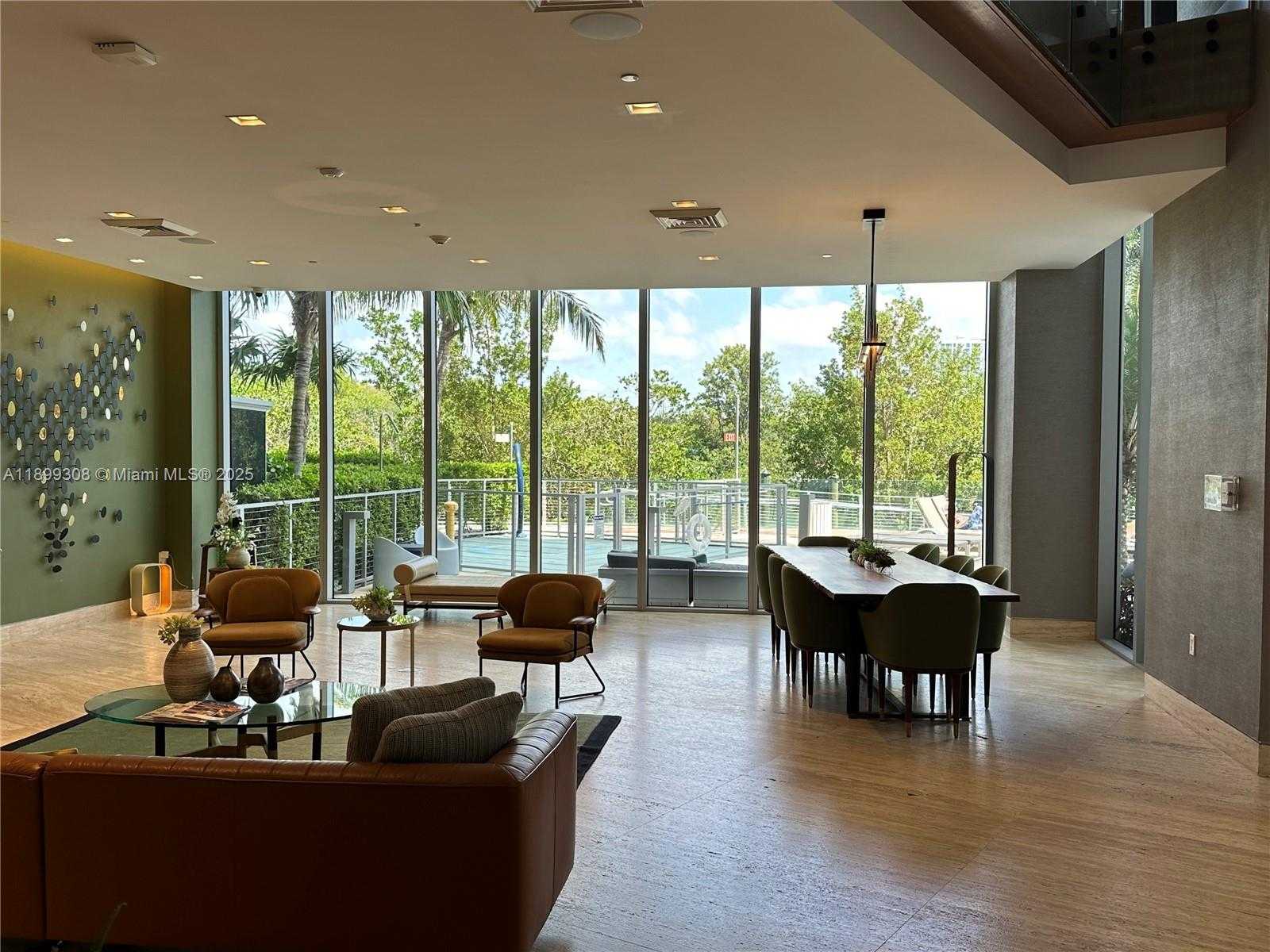 Imagen de Pequeño Objeto