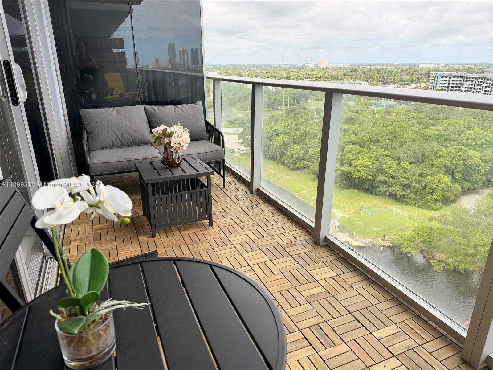 Imagen de Pequeño Objeto