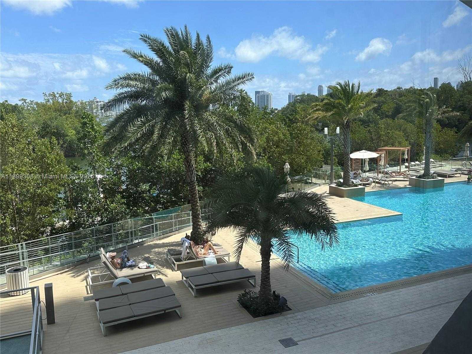 Imagen de Pequeño Objeto