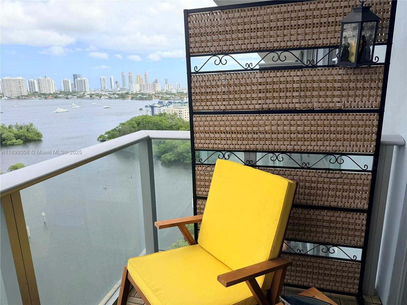 Imagen de Pequeño Objeto