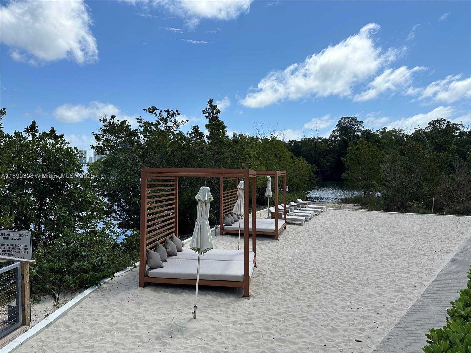 Imagen de Pequeño Objeto