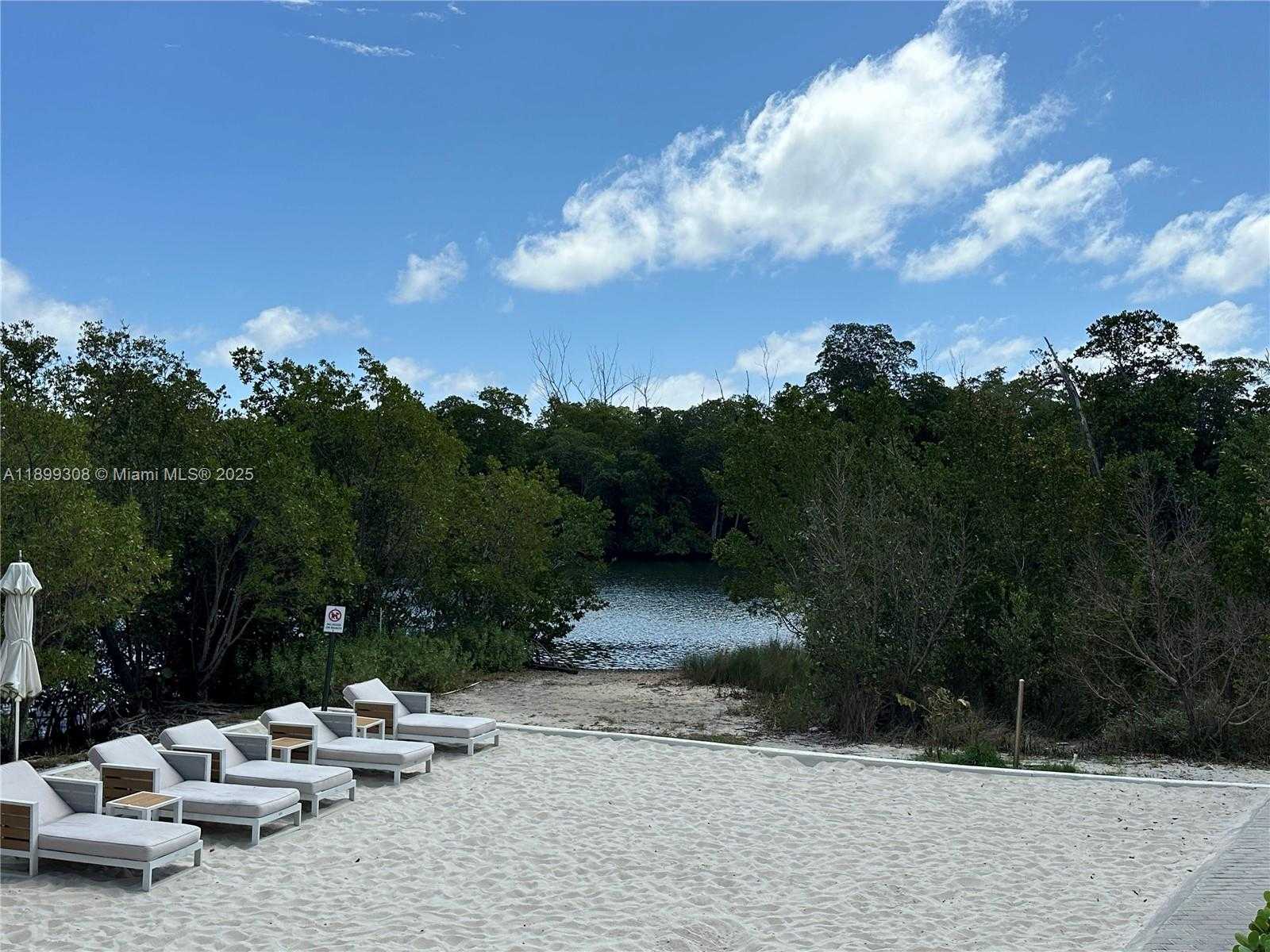 Imagen de Pequeño Objeto