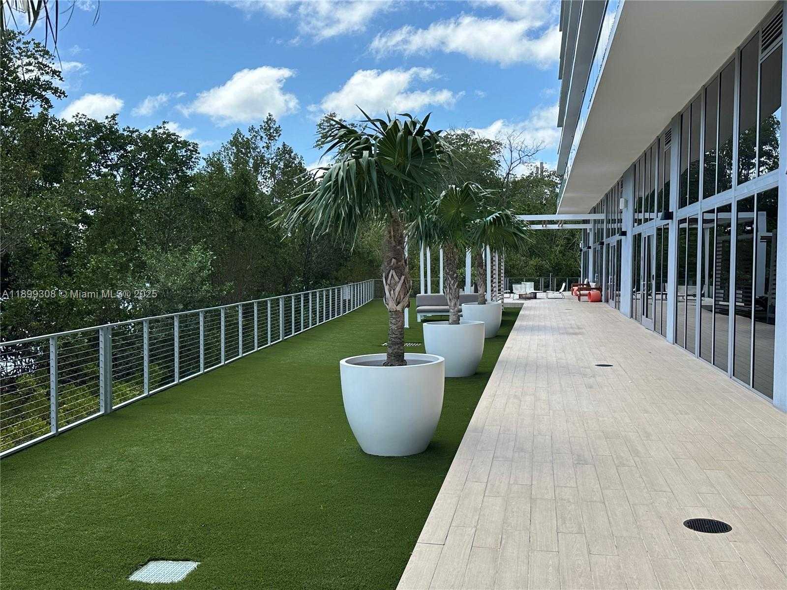 Imagen de Pequeño Objeto