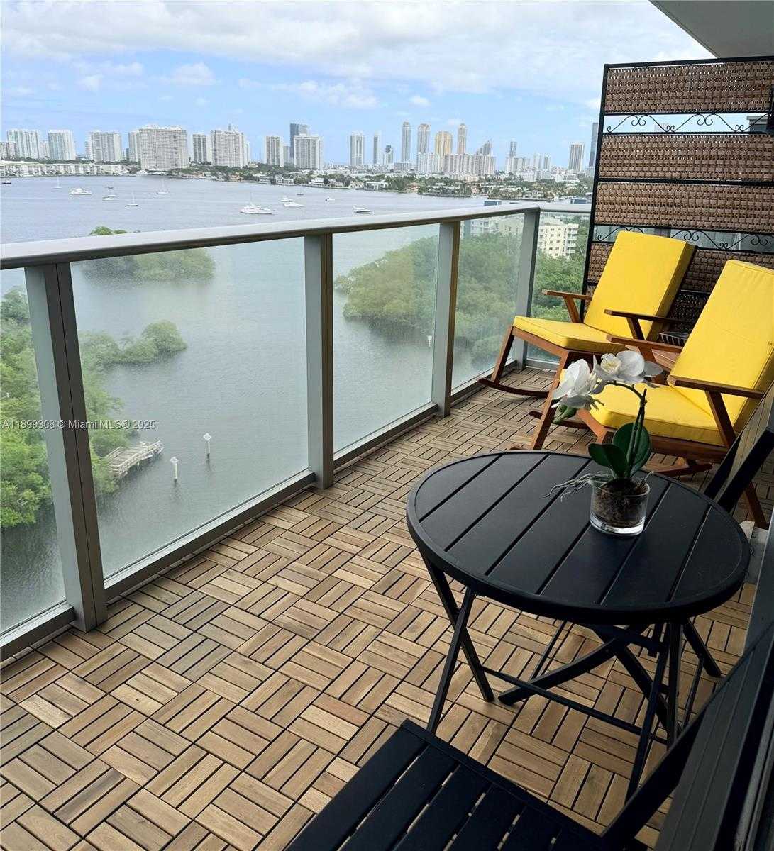 Imagen de Pequeño Objeto