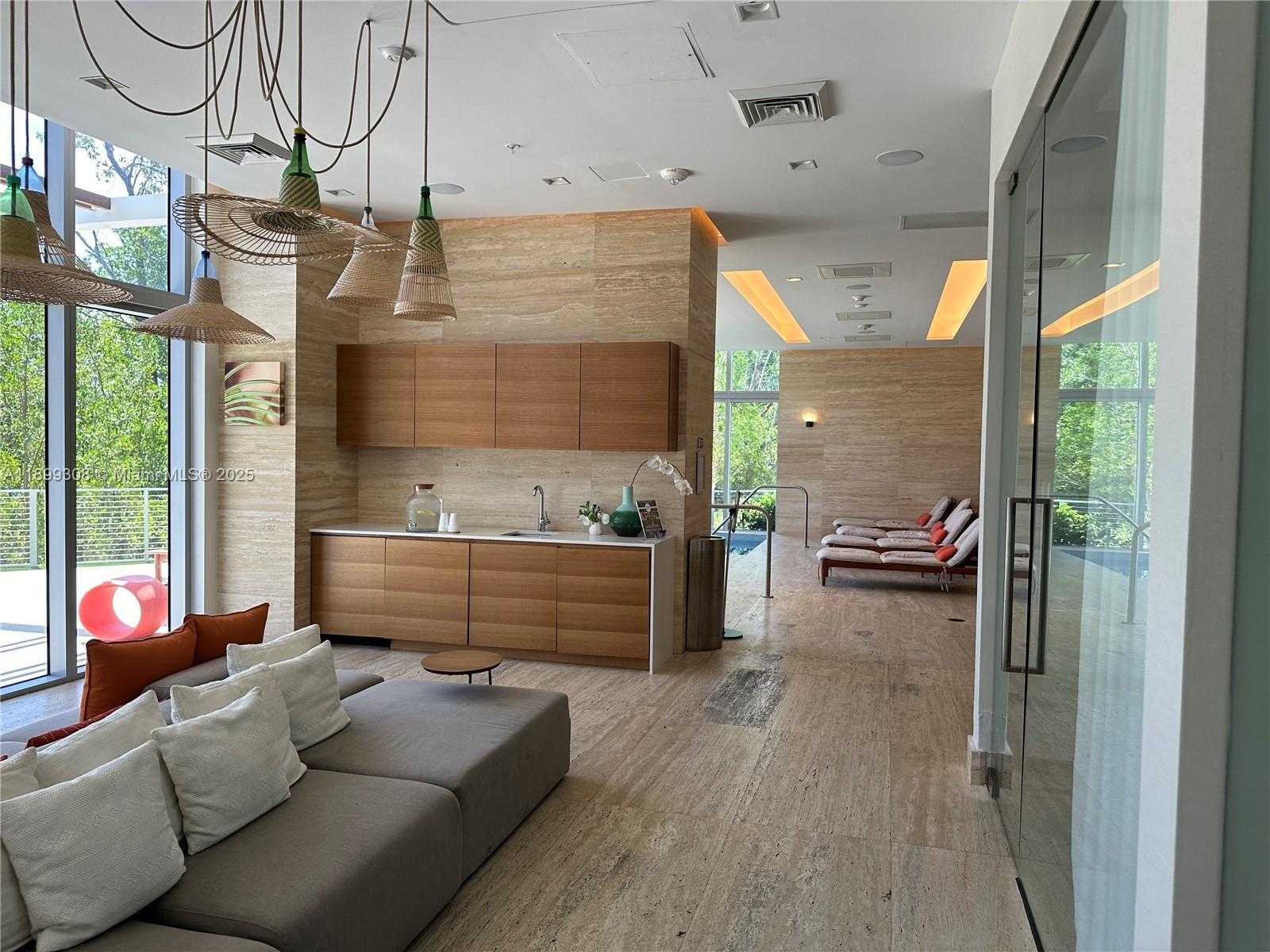 Imagen de Pequeño Objeto