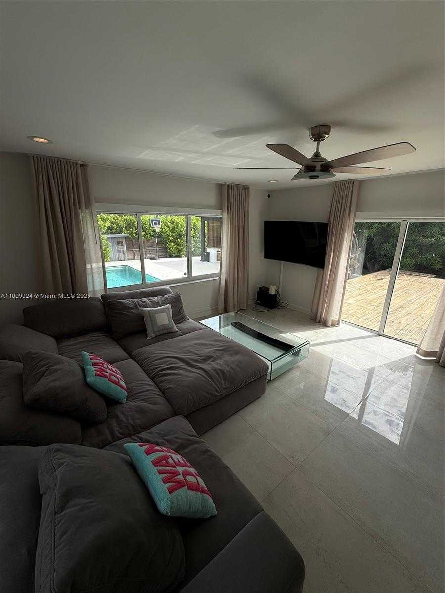 Small Image of Miami Shores Number 11