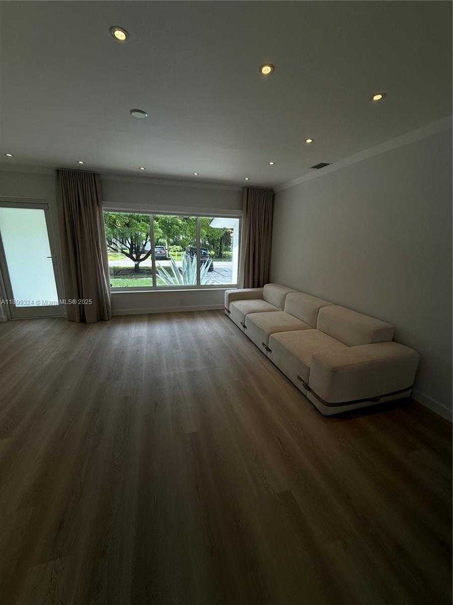 Small Image of Miami Shores Number 21