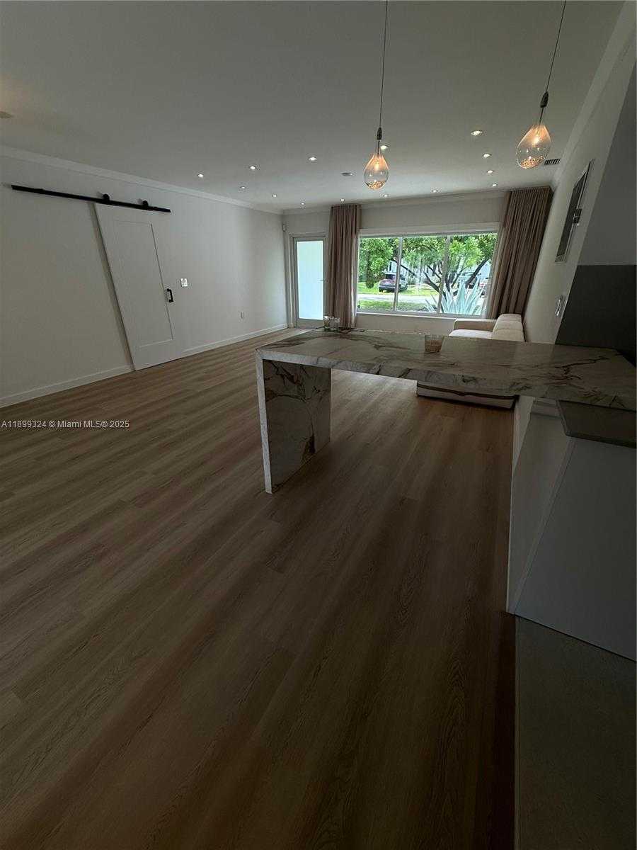 Small Image of Miami Shores Number 22
