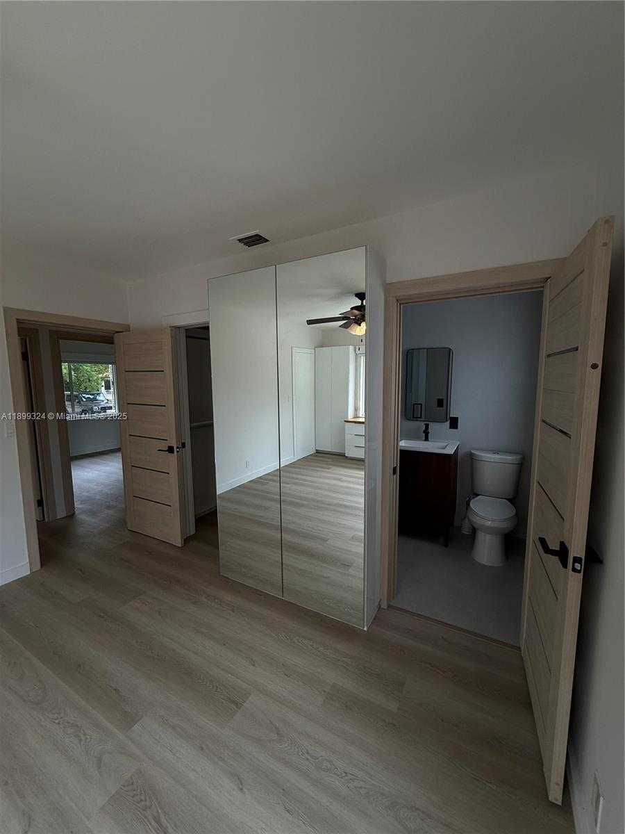 Small Image of Miami Shores Number 29