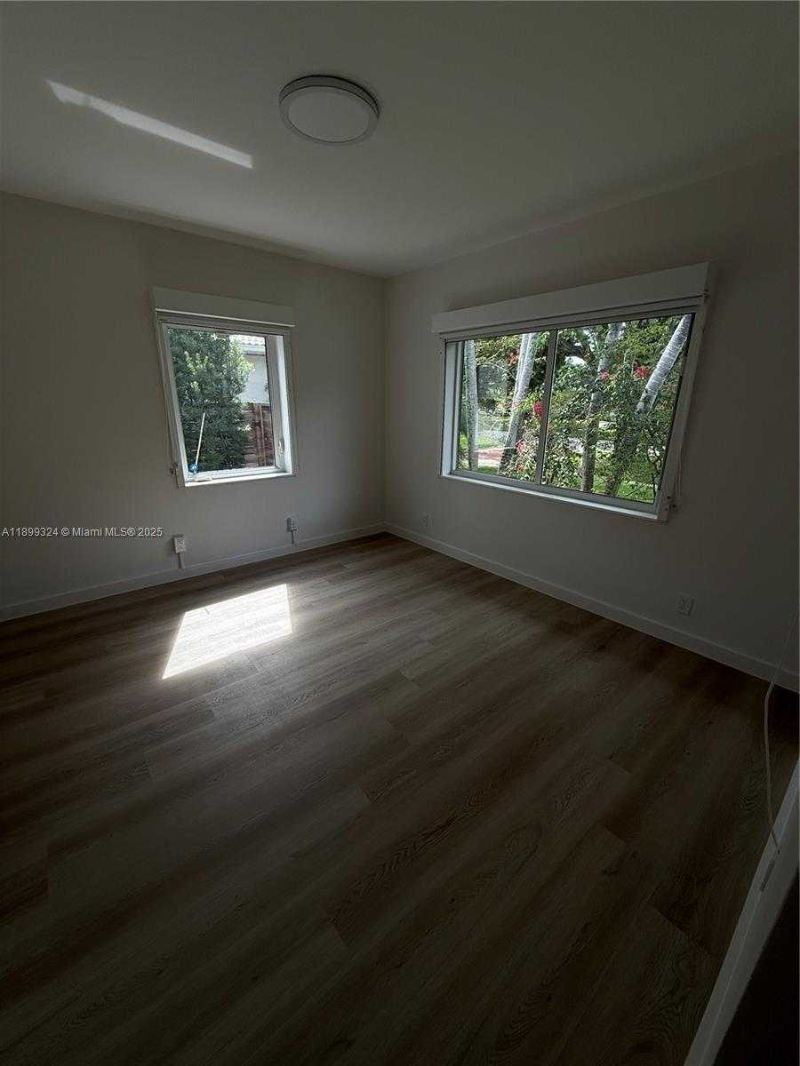 Small Image of Miami Shores Number 31