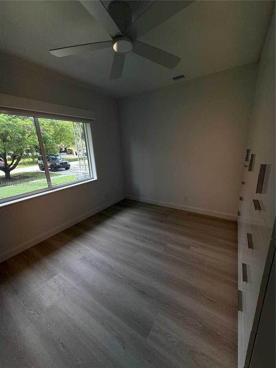 Small Image of Miami Shores Number 34