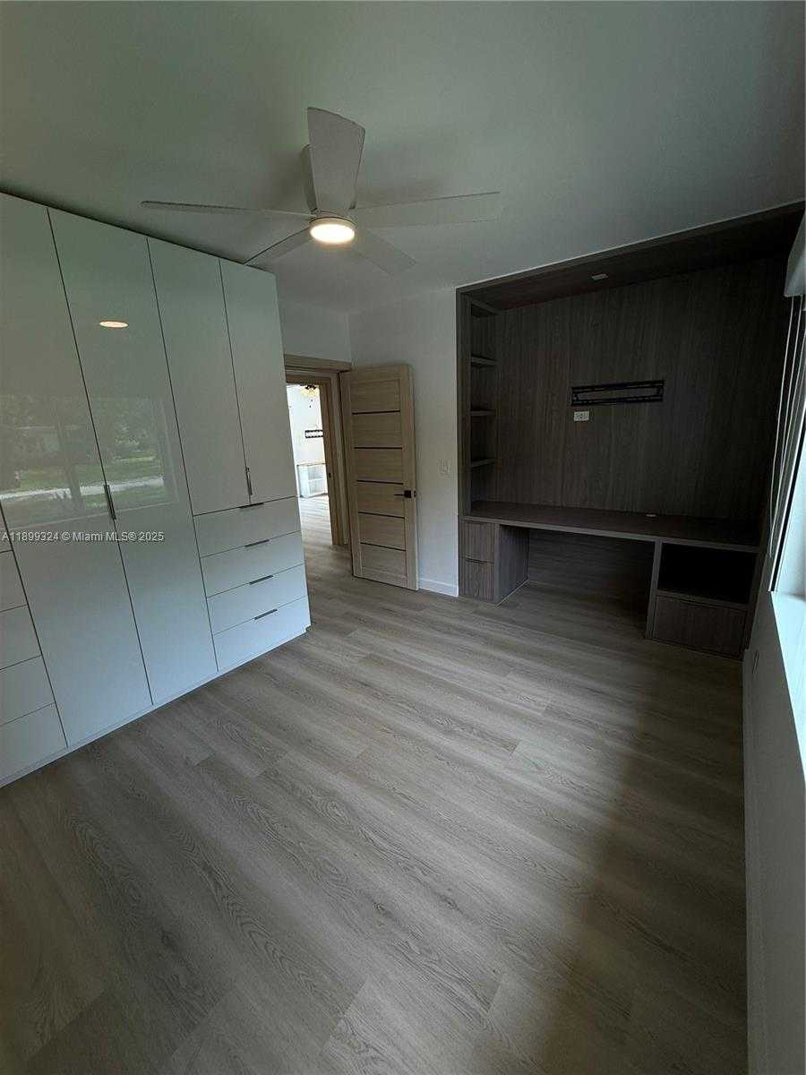 Small Image of Miami Shores Number 35