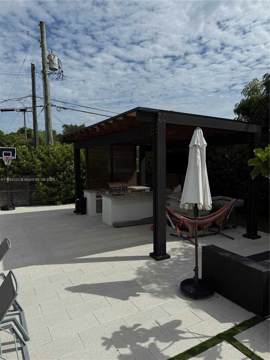 Small Image of Miami Shores Number 37