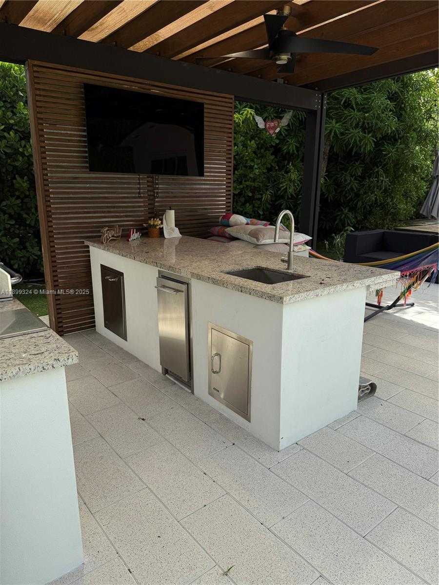 Small Image of Miami Shores Number 39