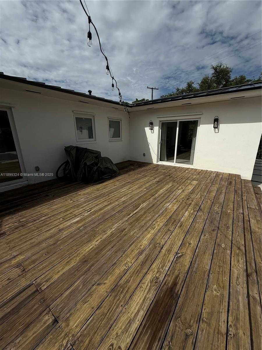 Small Image of Miami Shores Number 43