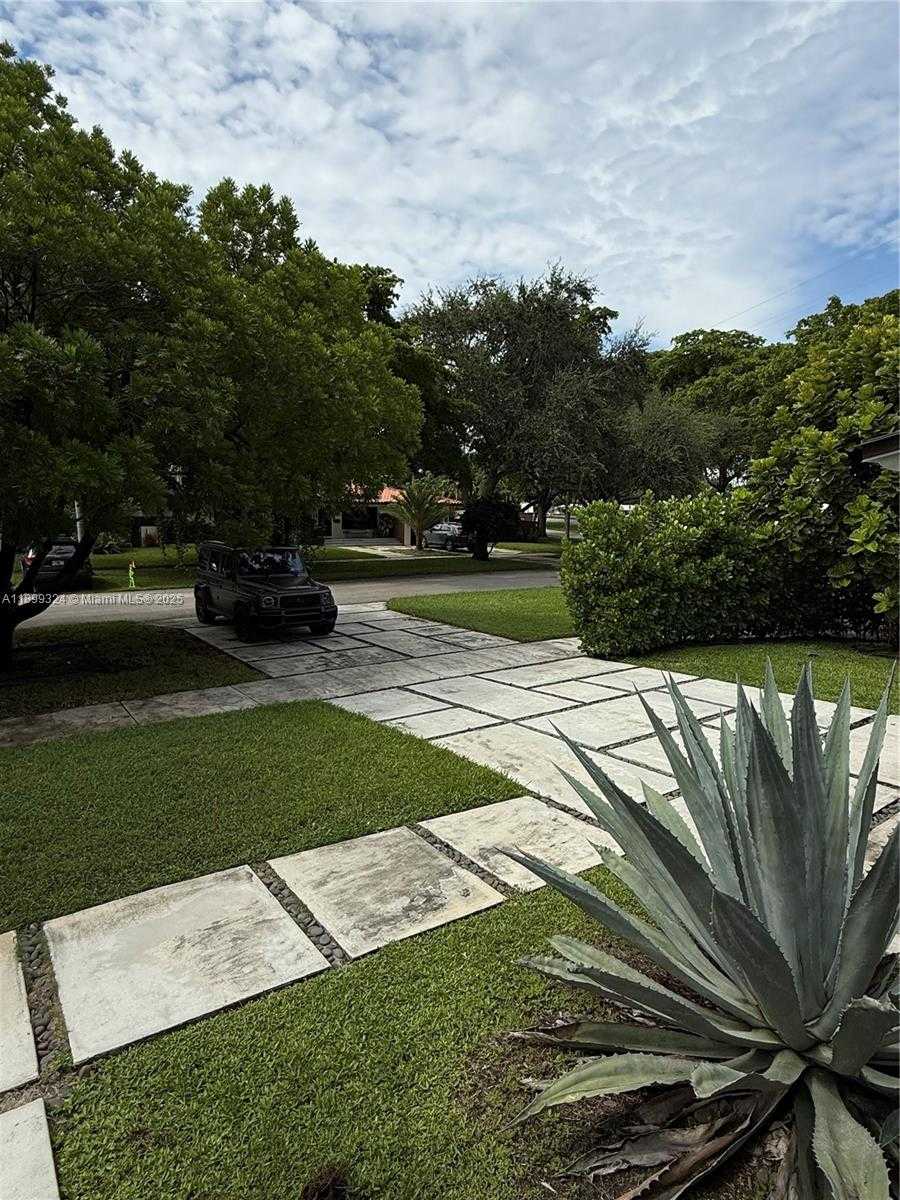 Small Image of Miami Shores Number 44