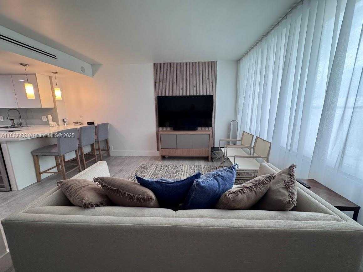 Small Image of 1000 WEST AVENUE #422, Miami Beach Number 13