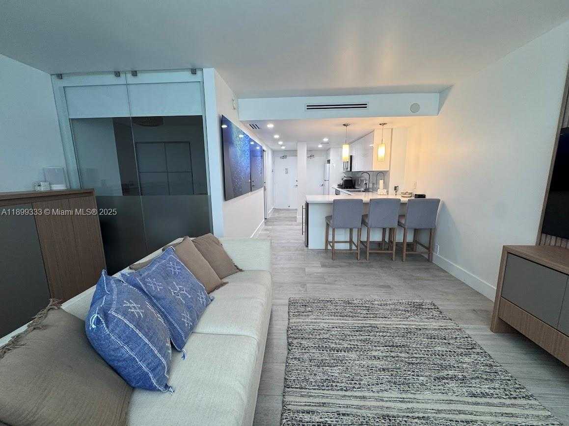 Small Image of 1000 WEST AVENUE #422, Miami Beach Number 14
