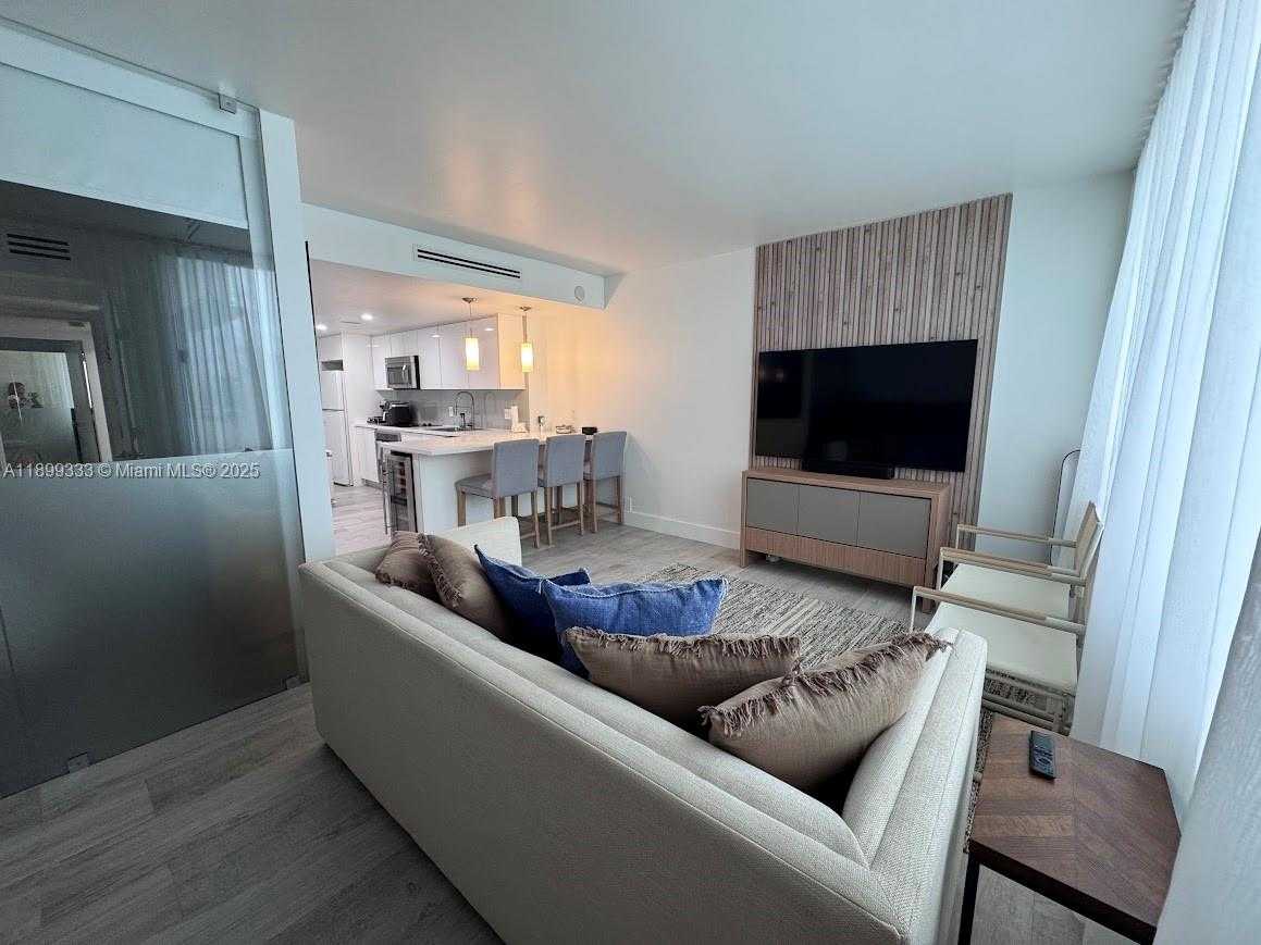 Small Image of 1000 WEST AVENUE #422, Miami Beach Number 15