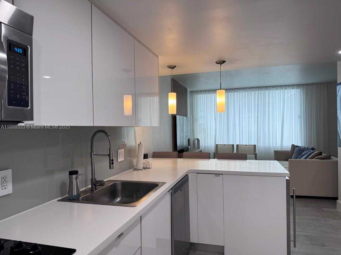 Small Image of 1000 WEST AVENUE #422, Miami Beach Number 17