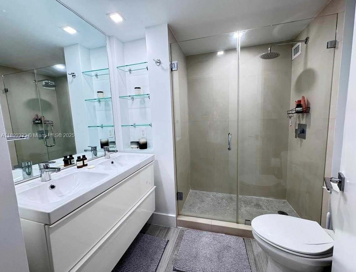 Small Image of 1000 WEST AVENUE #422, Miami Beach Number 18