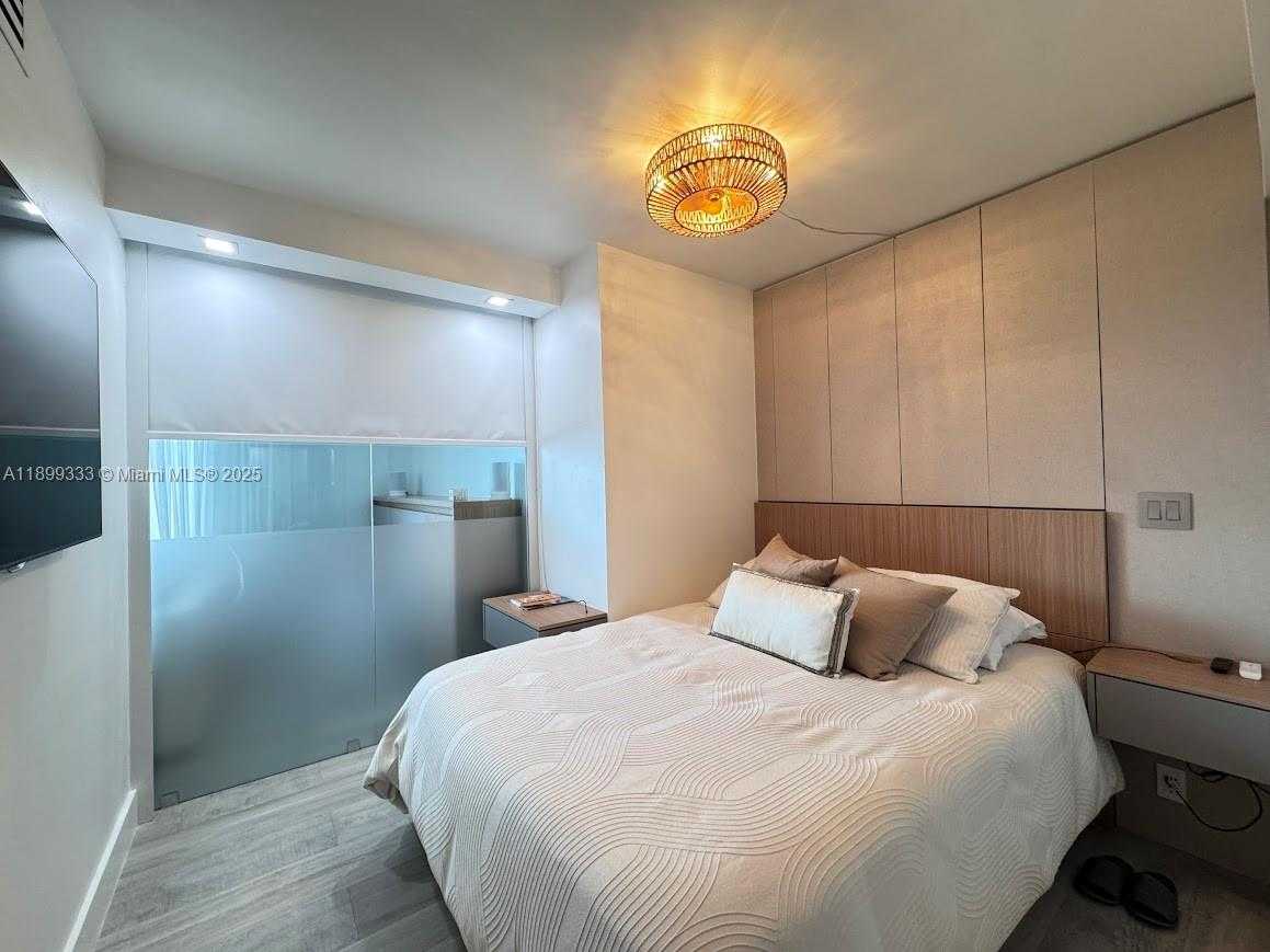 Small Image of 1000 WEST AVENUE #422, Miami Beach Number 19