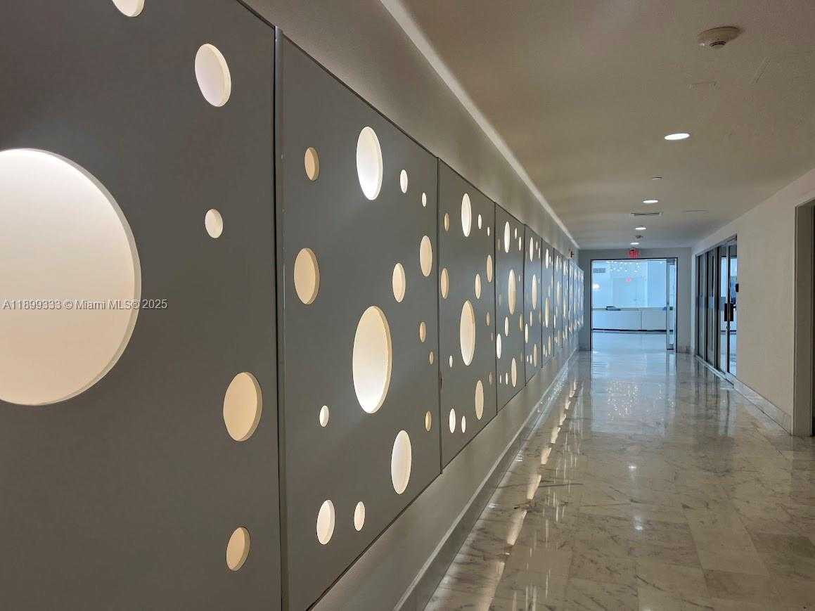 Small Image of 1000 WEST AVENUE #422, Miami Beach Number 3
